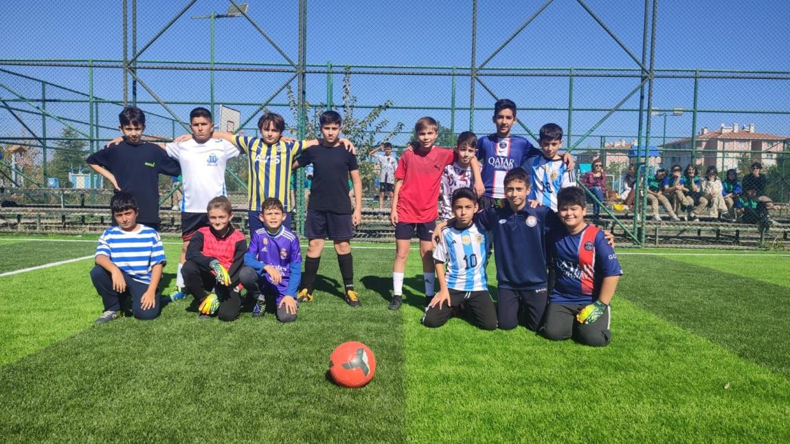 Adalet Ortaokulu Sınıflar Arası Futbol Turnuvası Başlıyor ...